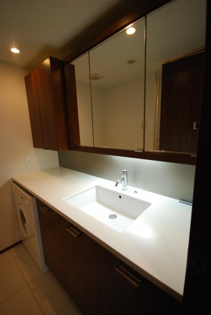 Wash basin, toilet