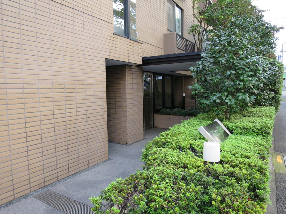 Entrance. Common areas