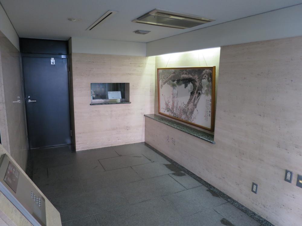Entrance. Common areas