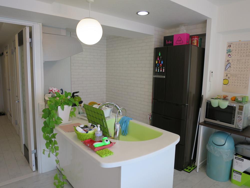 Kitchen. Indoor (11 May 2013) Shooting