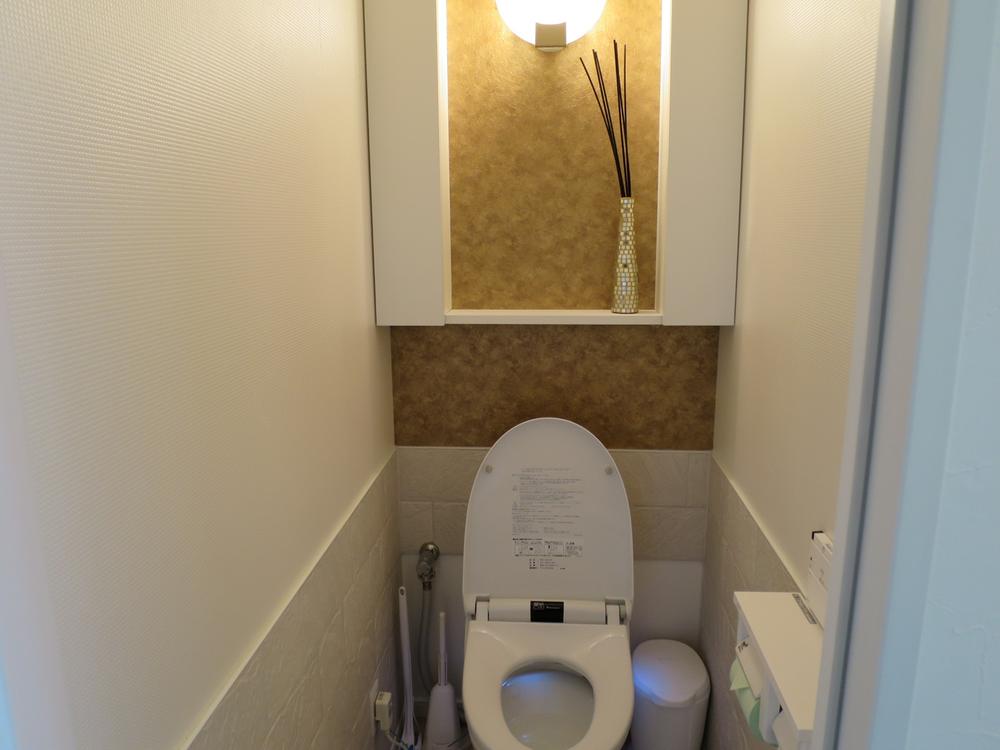 Toilet. Indoor (11 May 2013) Shooting
