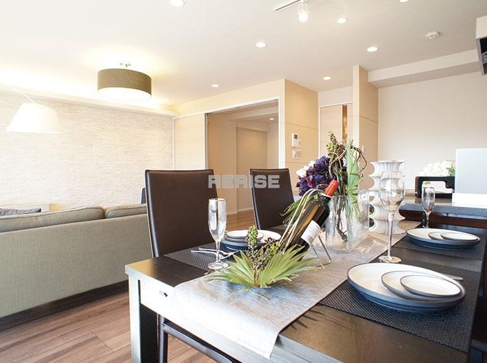 Living. ~ We propose your lifestyle ~ ◆ Good old vintage apartment ◆ Interior full renovation completed ◆ Day, View good room ◆ Please browse our full range of interior equipment