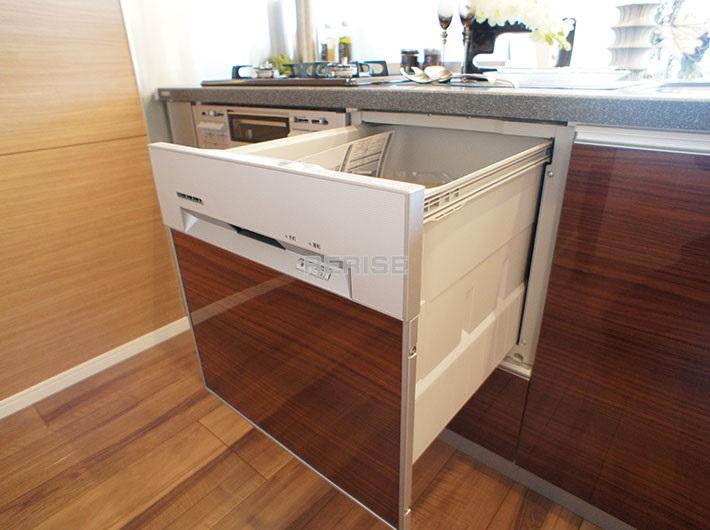 Kitchen. It is with a dishwasher