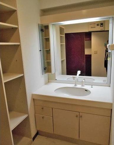 Wash basin, toilet