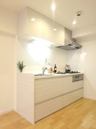 Kitchen. It is in the system kitchen new interior renovation of state-of-the-art amenities. December 28, interior construction work scheduled to be completed. The field situation, There is the case that specifications may be changed.