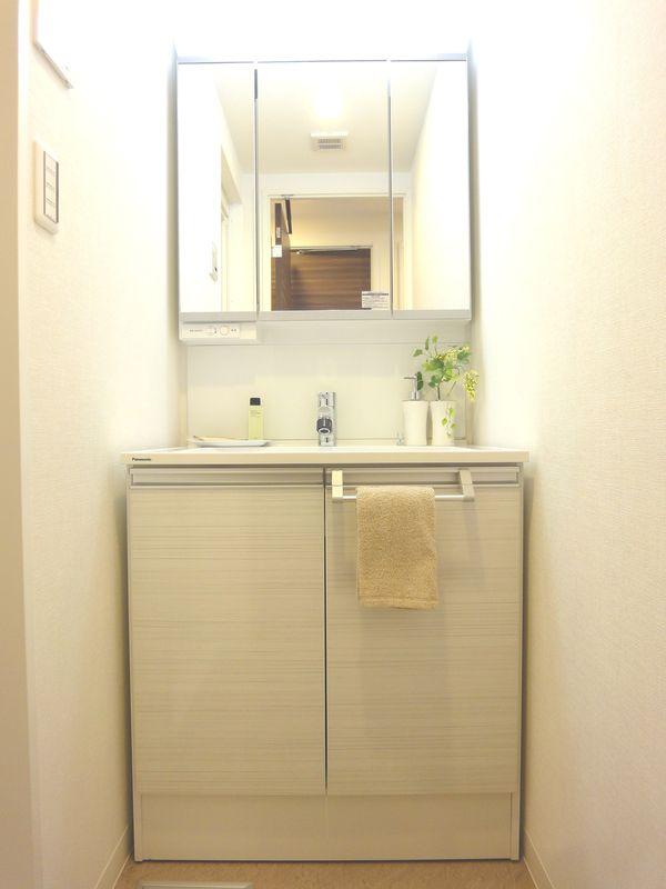 Wash basin, toilet. It is in a new interior renovation. December 28, interior construction work scheduled to be completed. The field situation, There is the case that specifications may be changed.