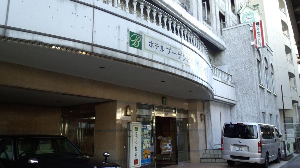 Entrance. Common areas