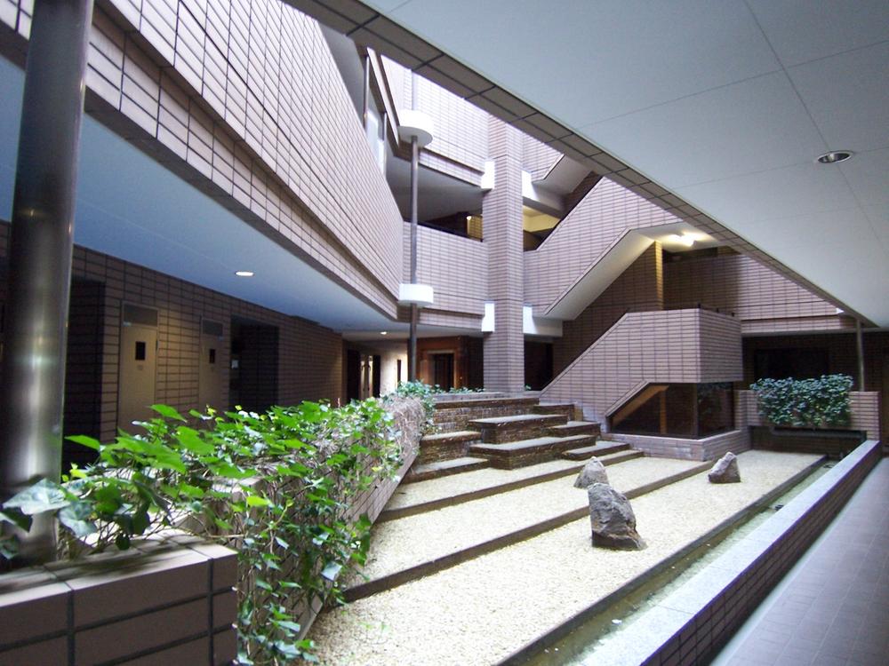 Entrance. Common areas