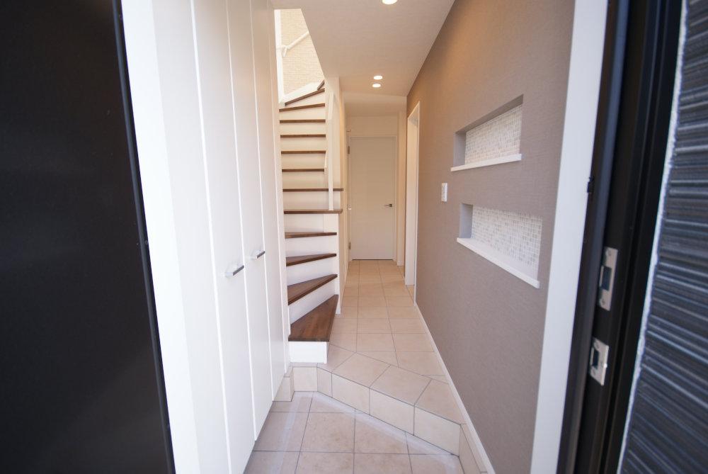 Same specifications photos (Other introspection). Corridor, Will be around the staircase (construction cases)