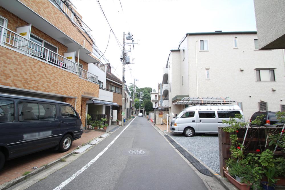 Local photos, including front road. Small front road the car street