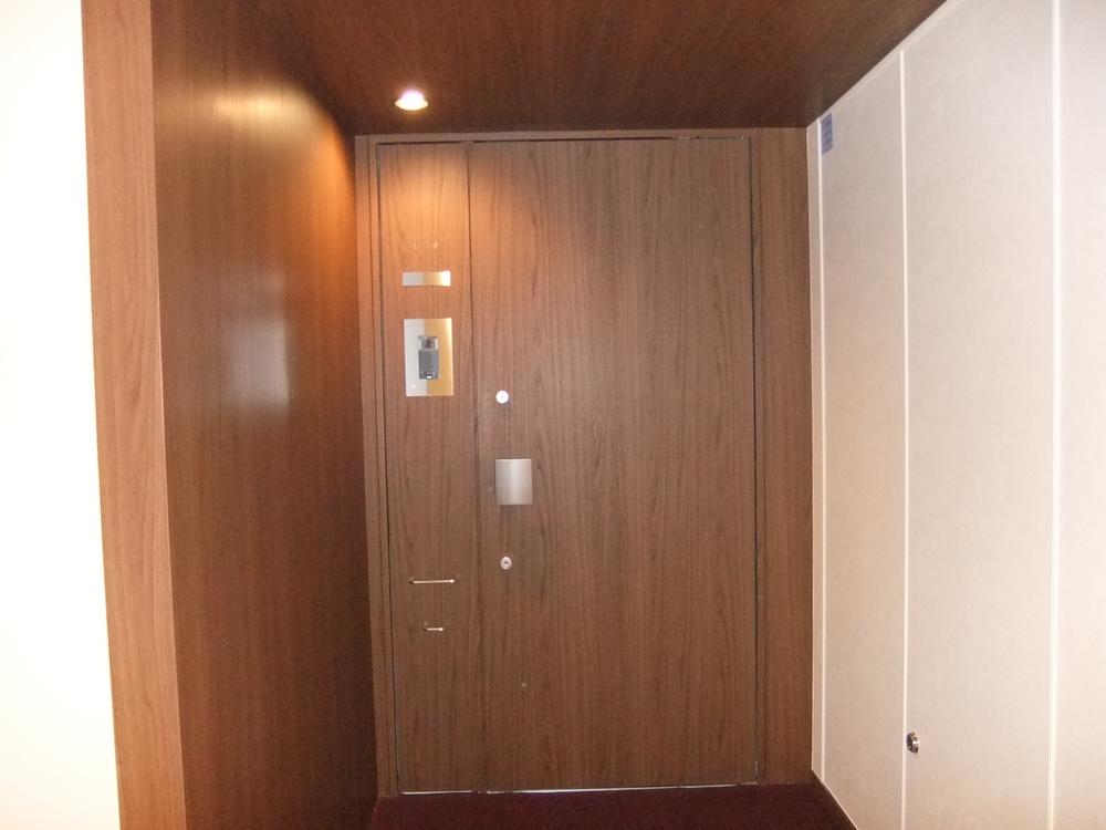 Other common areas. Door portion (11 May 2013) Shooting