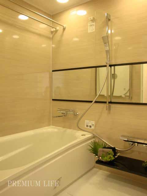 Bathroom.  [Bathroom of the new replaced.] Guests can relax comfortably stretched out foot.
