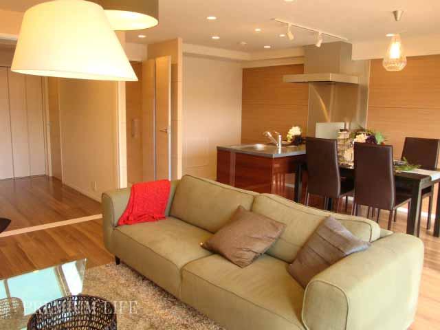 Living.  [Fully furnished ・ Renovation already] Sofas and dining set comes with a.