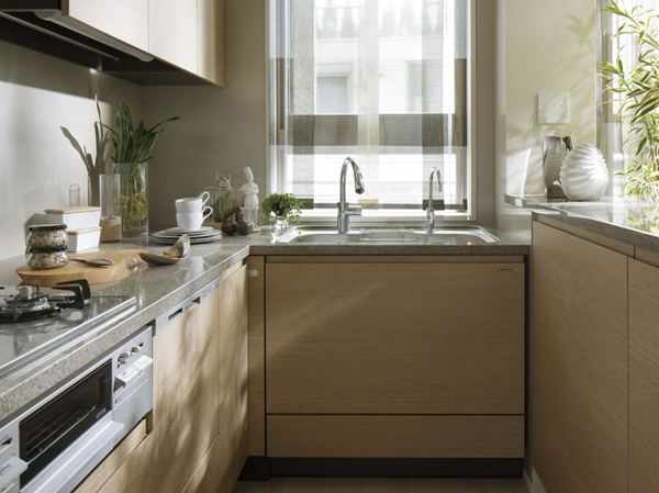 Kitchen.  [kitchen] Kitchen with a feeling of opening with a window. (All published photograph of the model room F type, Some options ・ Order including correspondence (paid))