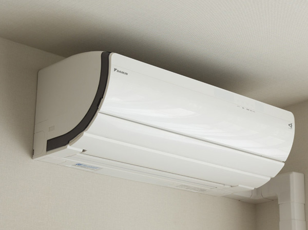 Interior.  [Air conditioning as standard equipment] So you can spend move soon after comfortably, The air conditioning was standard equipment.  ※ living ・ dining ・ Kitchen only