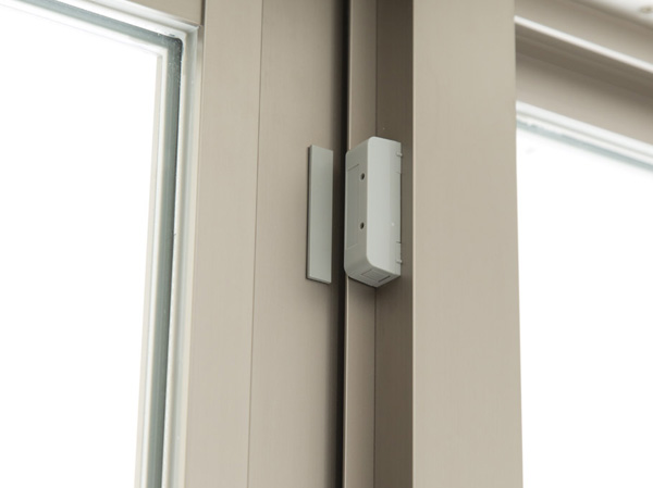 Security.  [With all dwelling unit security sensors] Issued the windows and an alarm sound entrance is opened at the time of the sensor set, Guards rushes depending on the situation.  ※ Except for the FIX window (same specifications)