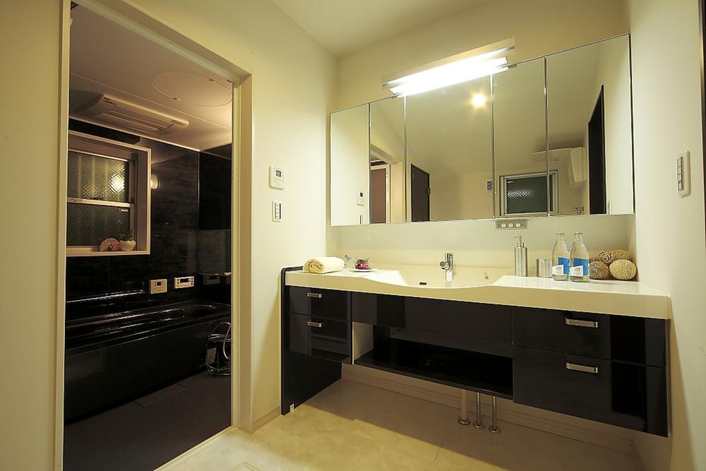 Wash basin, toilet. Washbasin with mirror Child