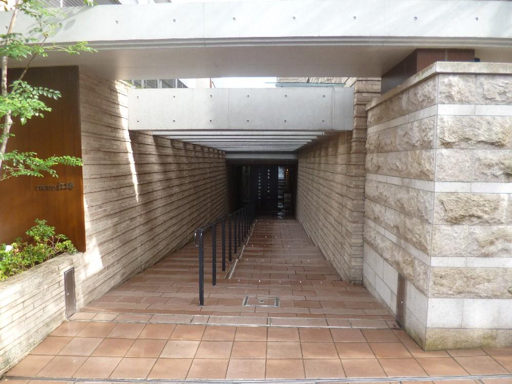 Entrance. Common areas