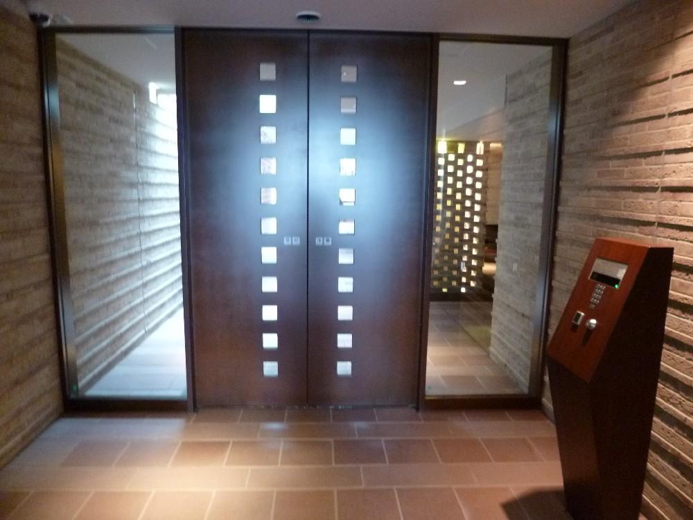 Entrance. Common areas