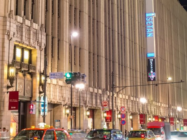 2 minutes direct to the "Sanchome" station ( ※ ) (Isetan Shinjuku)