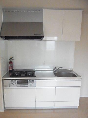 Kitchen.  ◆ ◇ Gas 3-neck with grill Storage space large capacity ◆ ◇
