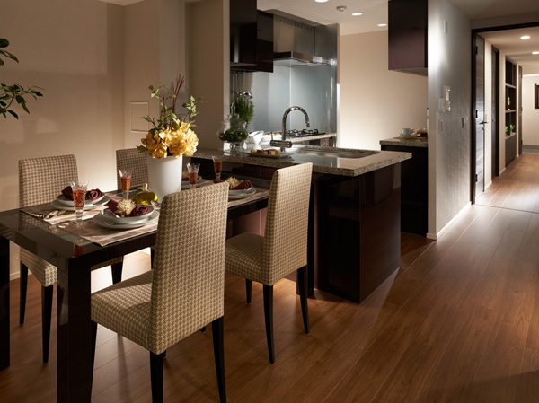 Living.  [living ・ dining ・ kitchen] And gatherings in the dining spread to accumulate warm yang, Living feel the light from the windowsill to the softness.