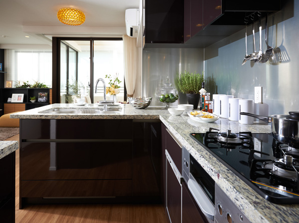 Kitchen.  [kitchen] And natural stone counter beauty, Kitchen function of enhancement are fused.