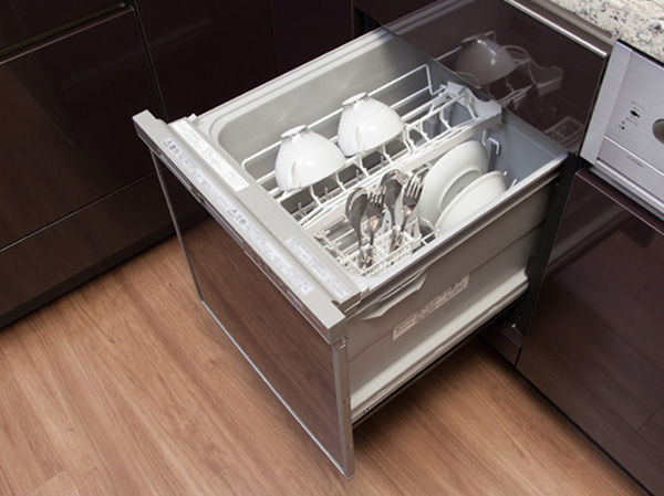 Kitchen.  [Dishwasher] After eliminating the hassle of cleaning up, Equipped as standard with a dishwasher that can be suppressed using the amount of tap water compared to hand washing.