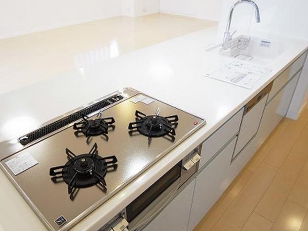 Kitchen. Enhance equipped kitchen