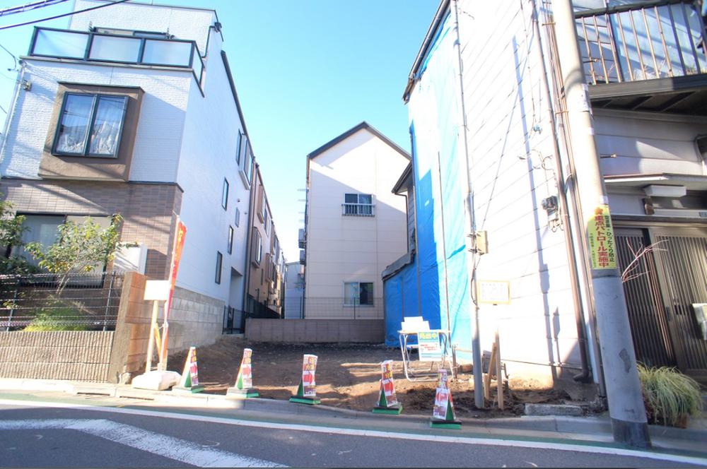 Local appearance photo. Local (11 May 2013) Shooting