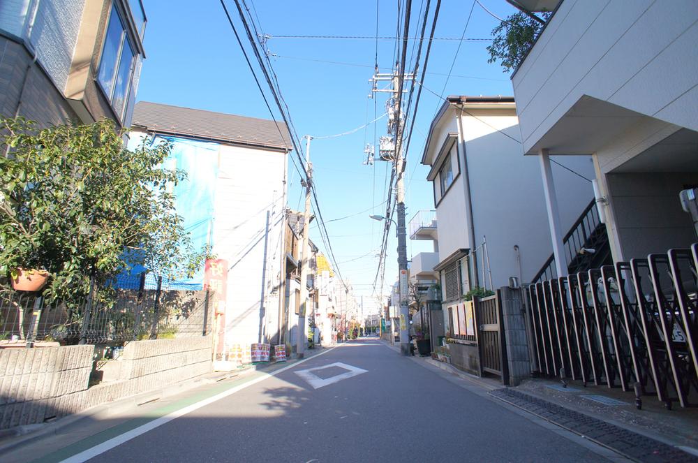 Local photos, including front road. Local (11 May 2013) Shooting