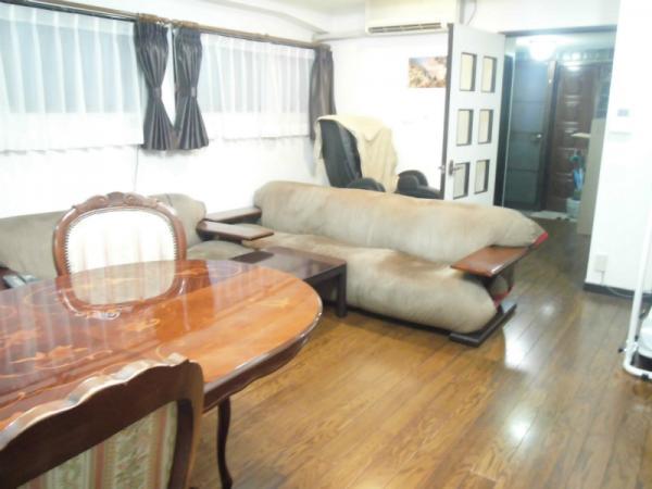 Living. It is Free parking