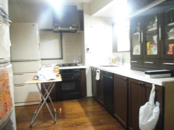 Kitchen. Or proprietary area of ​​about 122.91 square meters is how