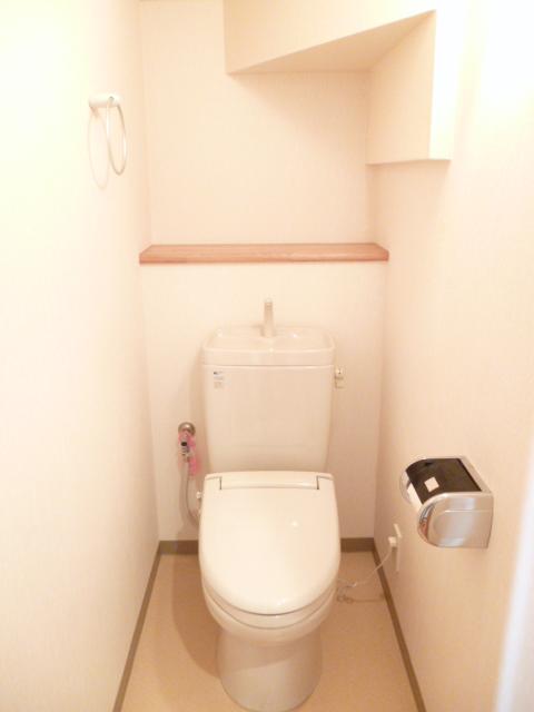 Toilet. It is very convenient because the toilet is in two places on the first floor and the second floor.