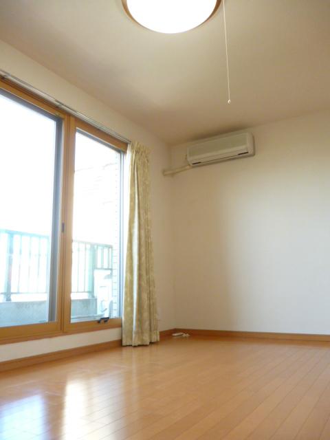 Non-living room. 3rd floor 7.5 Pledge Western-style