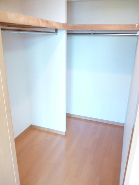 Receipt. Walk-in closet