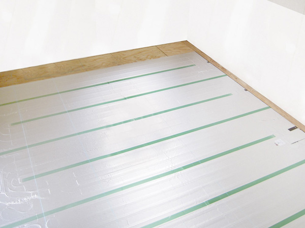 Living.  [Electric floor heating] While air is also clean, Us warm from the feet. Because it does not cause the wind does not have that skin with warm air to dry. (Same specifications)