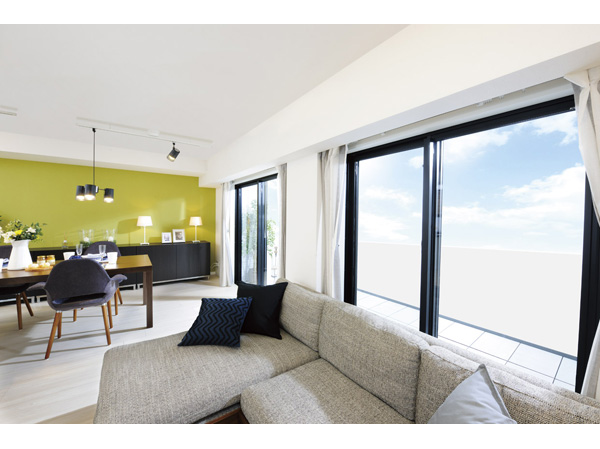 Living.  [Living-dining] And receiving the dazzling sunlight. And adopted a soft wind. In search of space to be able to spend "their ish" than anywhere else in spend, Living dining, Sufficiently secured wide enough to realize the clear. Here is alive is fulfillment of a notch. (All indoor photo model room C2 type design change plan (application deadline Yes ・ Shooting fee) in July 2013 (furniture in what was part CG processing) and ・ Furnishings are not included in the sale price. (Some including paid option)