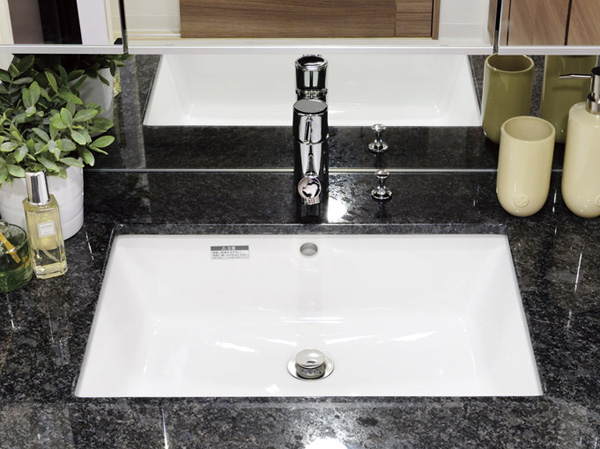 Bathing-wash room.  [Natural stone basin counter] Counter top plate adopts a beautiful natural marble. To produce a luxurious powder room.