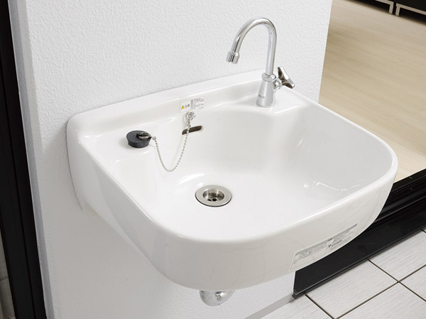 Interior.  [Slop sink] You can wash and wipe and shoes, The slop sink to be used as a spear water for gardening was provided on the entire dwelling unit.