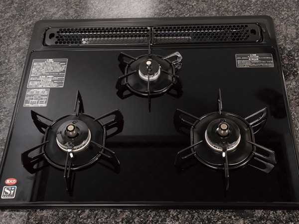 Kitchen.  [Glass top 3-necked stove] Adopt a glass-top stove of built-in type that fulfilling functions are aligned. Difficult dirty luck, It is easy to clean.