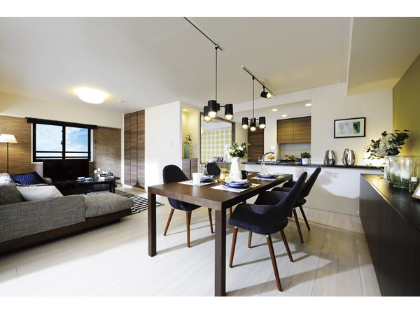 Room and equipment. And receiving the dazzling sunlight. And adopted a soft wind. In search of space to be able to spend "their ish" than anywhere else in spend, Living dining, Sufficiently secured wide enough to realize the clear. Here is alive is fulfillment of a notch. (Model Room C2 type design change plan (application deadline Yes ・ Shooting fee) in July 2013 (furniture in what was part CG processing) and ・ Furnishings are not included in the sale price. (Some including paid option)