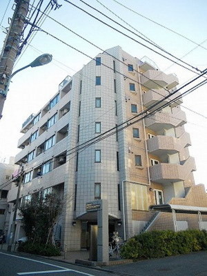 Building appearance. You can also use the station shopping street in the quiet streets location