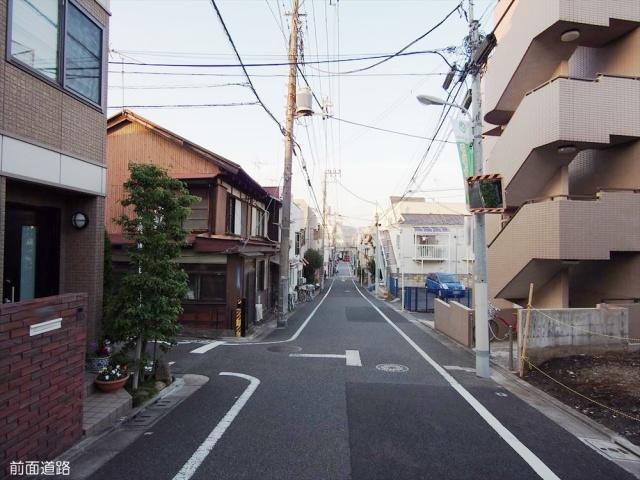 Local photos, including front road. Frontal road