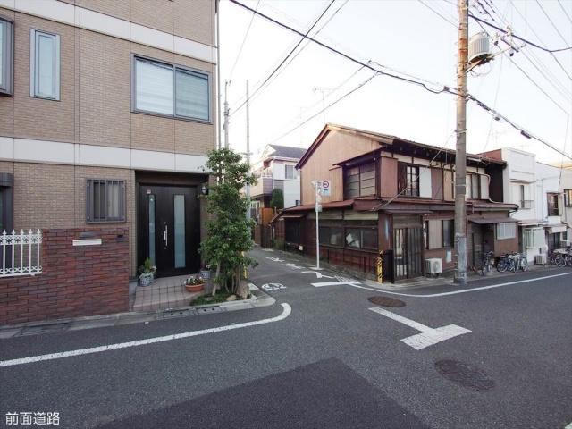 Local photos, including front road. Frontal road