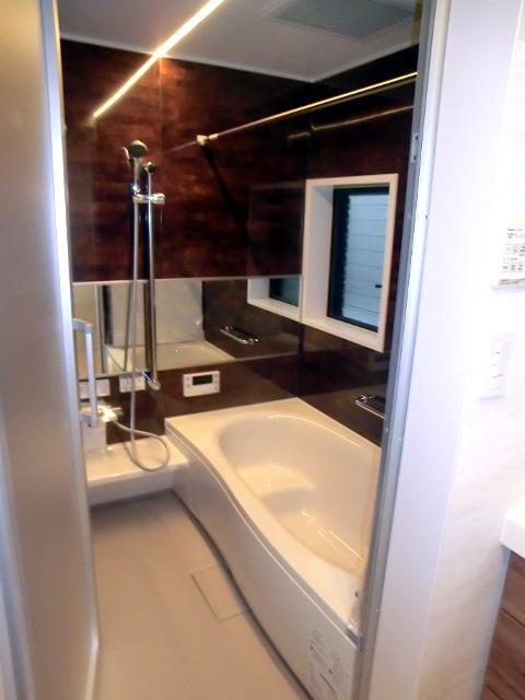 Bathroom. Local (11 May 2013) Shooting