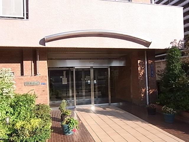 Entrance. Common areas