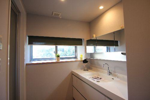 Wash basin, toilet. Vibration Control ・ Seismic isolation ・ Earthquake resistant / System kitchen / Bathroom Dryer / Yang per good / A quiet residential area / LDK15 tatami mats or more / 24 hours garbage disposal Allowed / Toilet 2 places / Plane parking / Southeast direction / Otobasu / High speed Internet correspondence / Leafy residential area / All living room flooring / BS ・ CS ・ CATV / Floor heating / Delivery Box