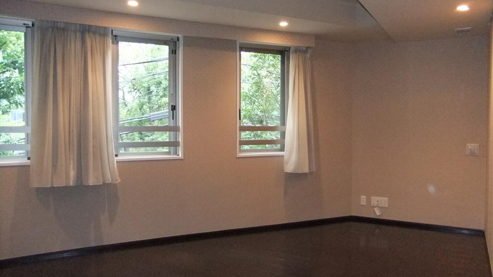 Non-living room. dining