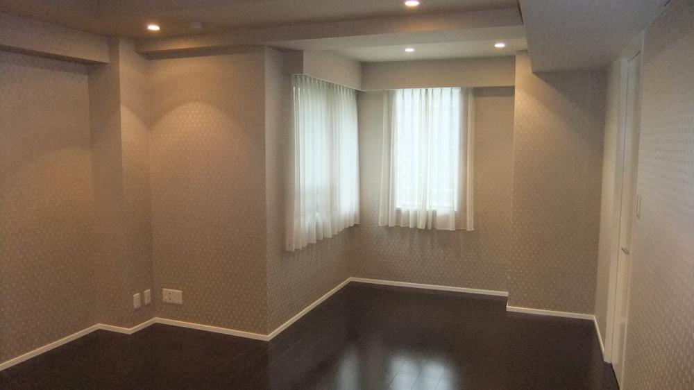 Non-living room. The main bedroom is spacious with 15 tatami mats